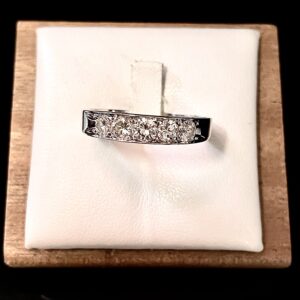 Anello riviera in oro bianco e diamanti