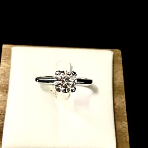 Anello solitario in platino