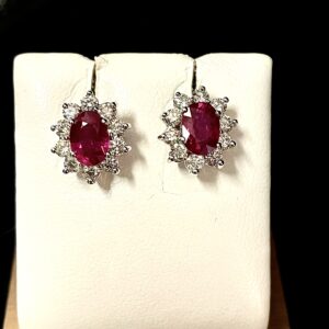 Orecchini in oro bianco con rubini e diamanti