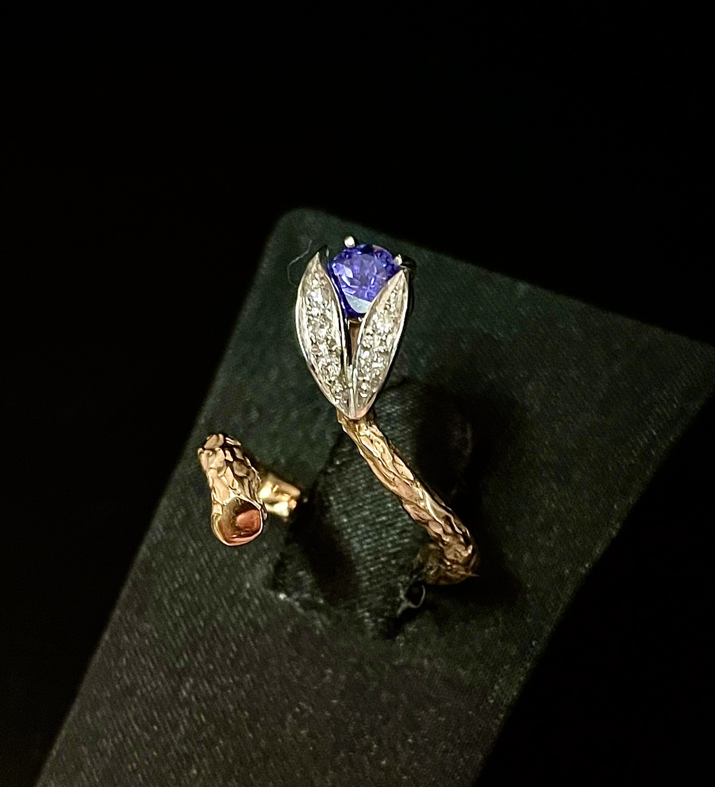 Anello Luigi Quaglia in oro rosa con Tanzanite e diamanti