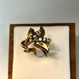 Anello in oro giallo e diamanti