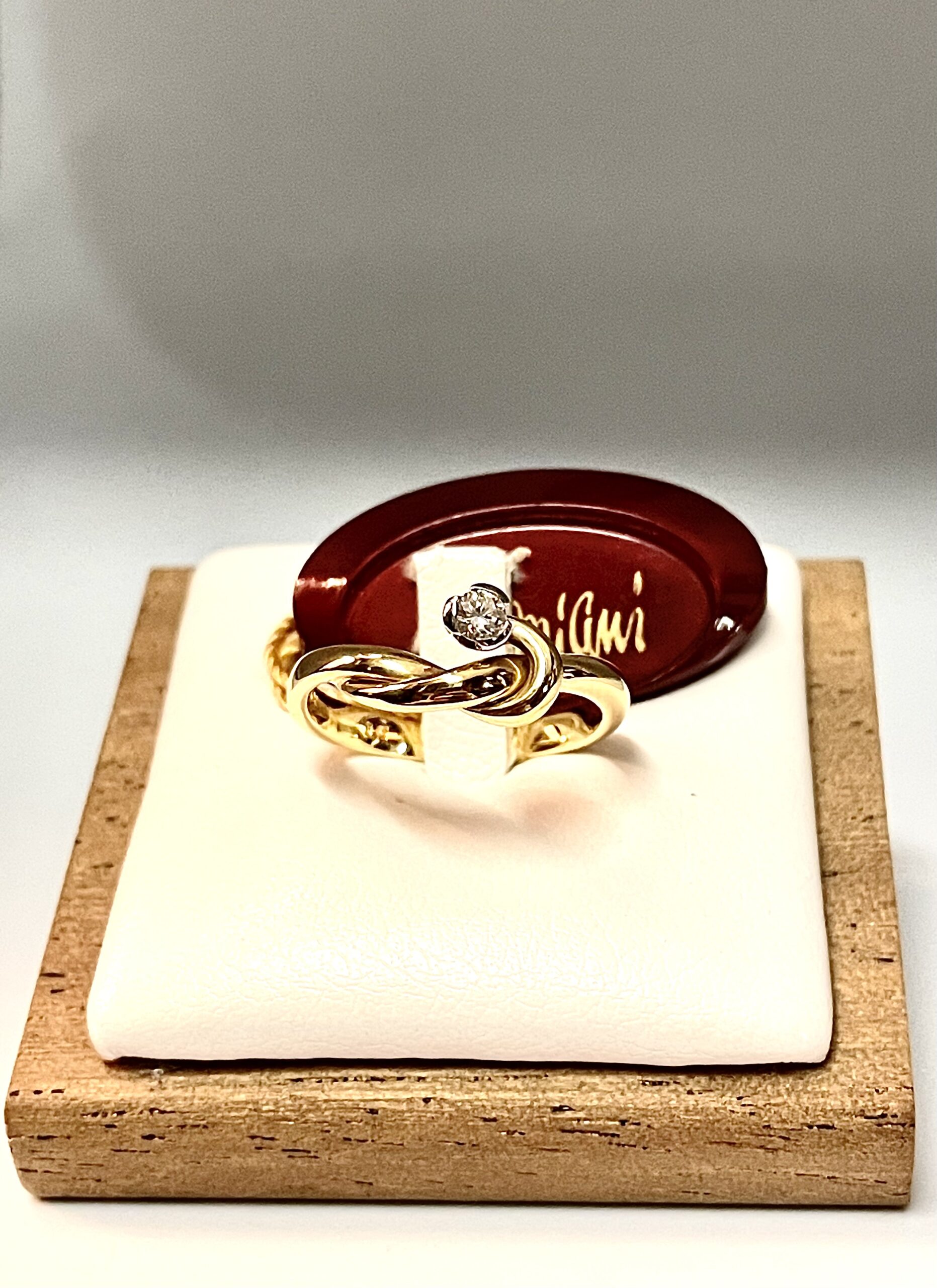 Anello solitario Damiani in oro giallo e bianco con diamante