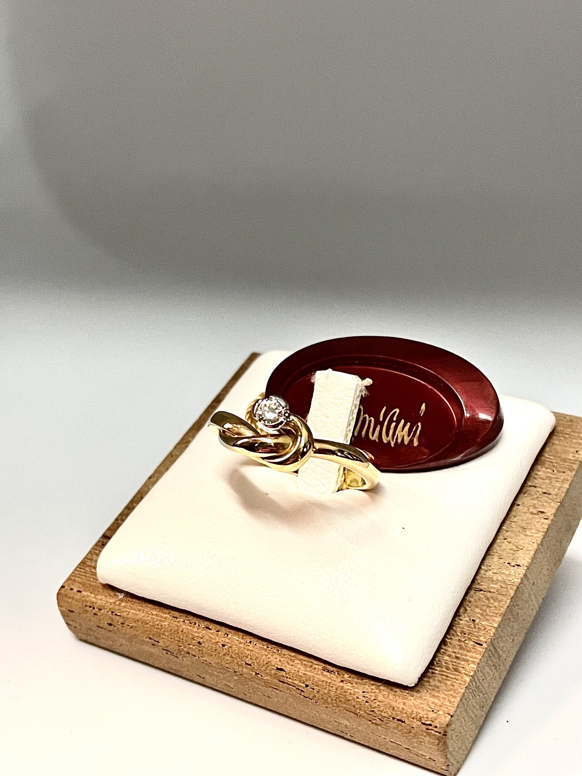 Anello solitario Damiani in oro giallo e bianco con diamante - immagine 2