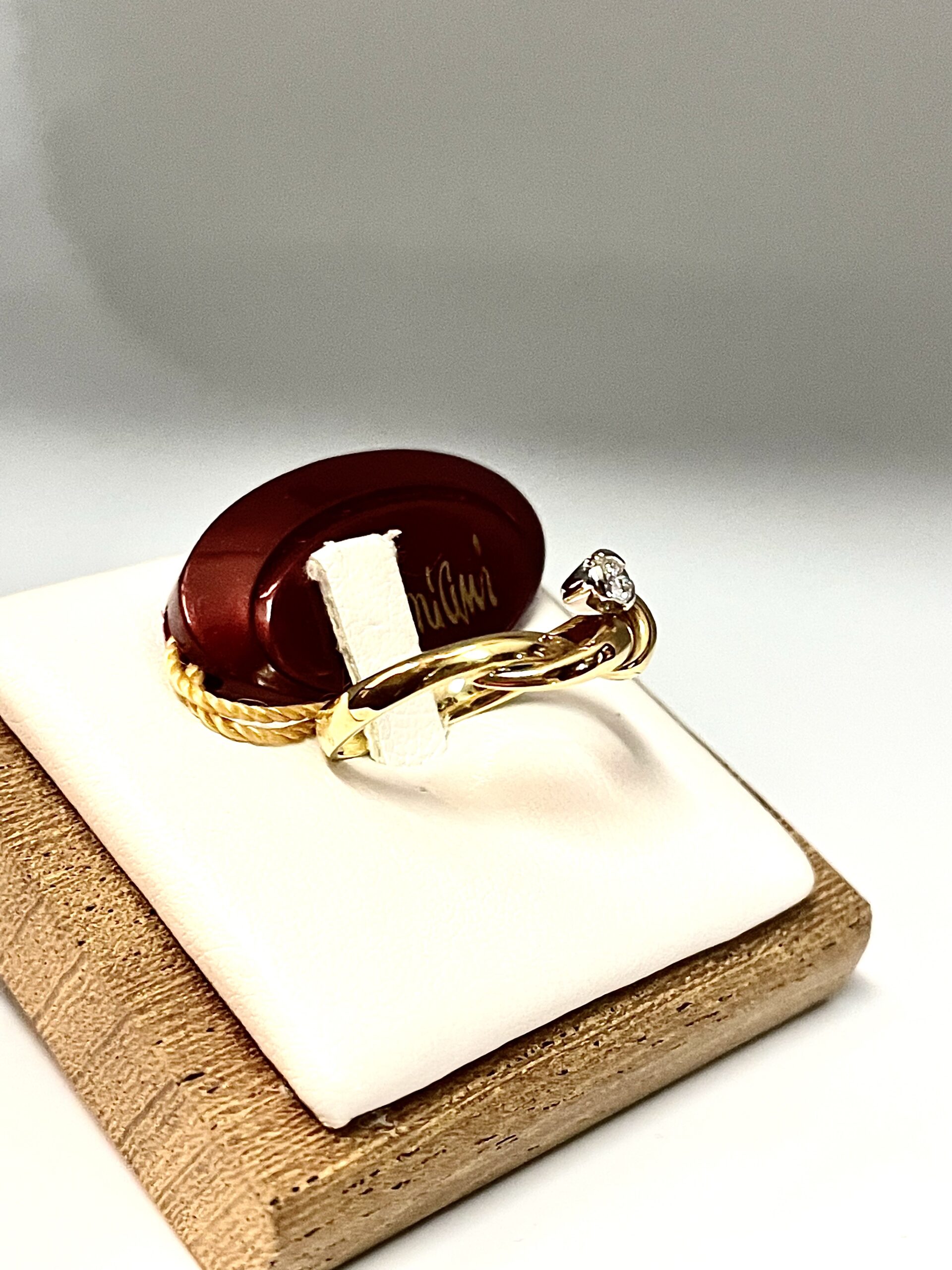 Anello solitario Damiani in oro giallo e bianco con diamante - immagine 3