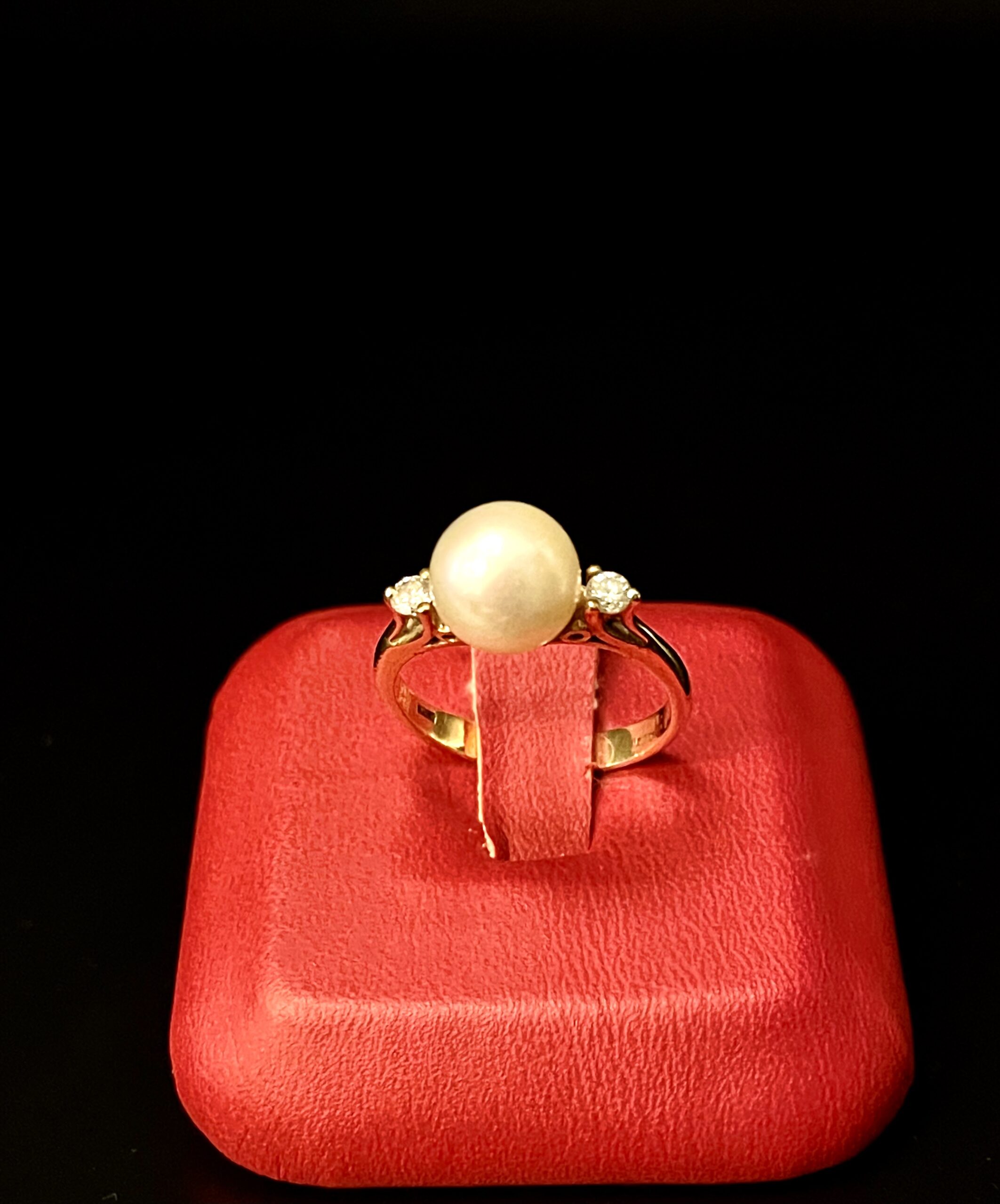Anello in oro giallo con perla