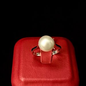 Anello in oro bianco con perla