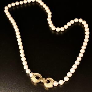 Girocollo con perle e chiusura in oro