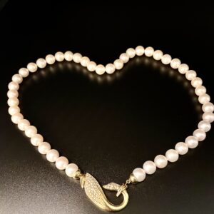 Girocollo con perle e chiusura in oro e diamanti