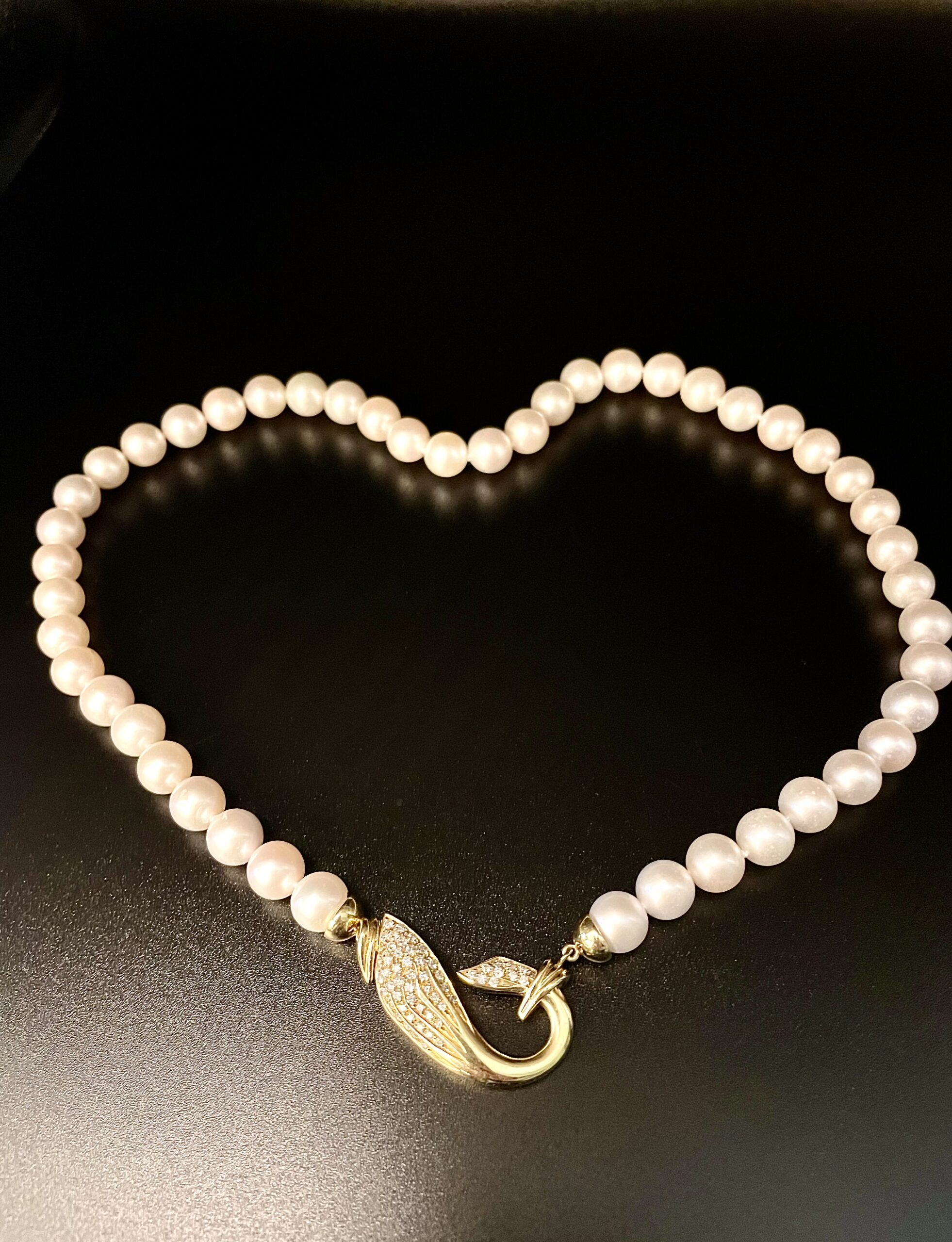 Girocollo con perle e chiusura in oro e diamanti